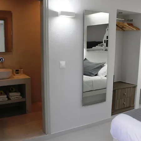 Sealaviesuites Beachfront Hotel