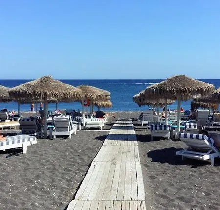 Sealaviesuites Beachfront Perissa (Santorini)